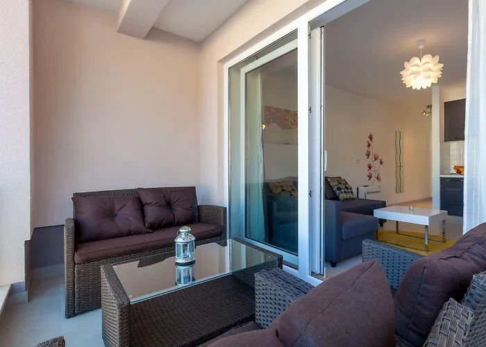 Olive Tree Apartment *